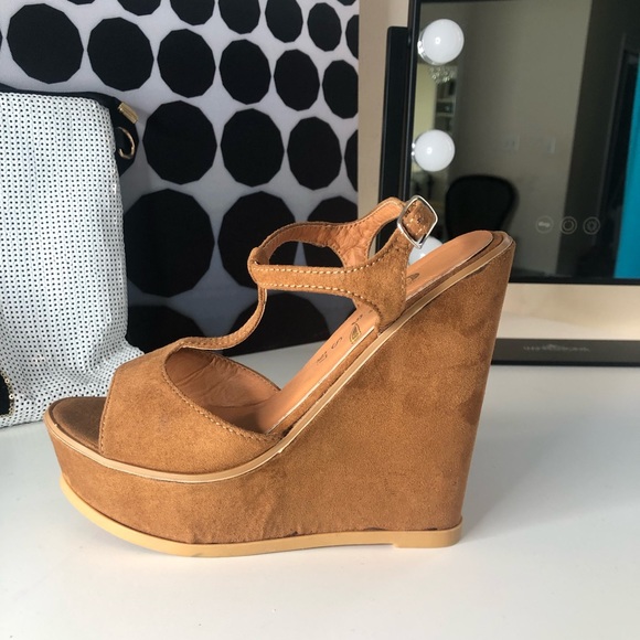 Shoes - Chestnut Suede Wedge. Size 6